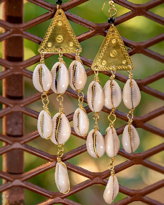 ladies earrings personalized sleeper-Cowrie shell chandelier earrings