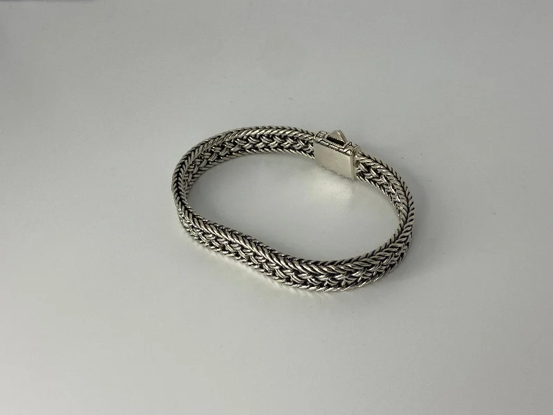 Ladies bracelets heavy duty designs-Silver with Gold bracelet with webbing motif chain